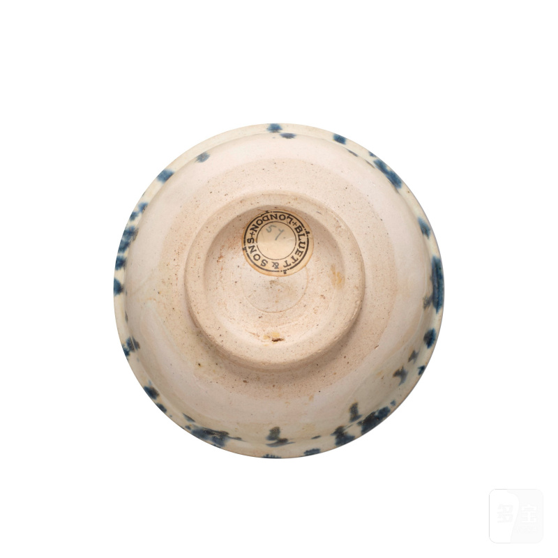 唐 或爲鞏義窯 白地藍斑小碗 | A SMALL CREAM-GLAZED BLUE-SPLASHED BOWL - 图3